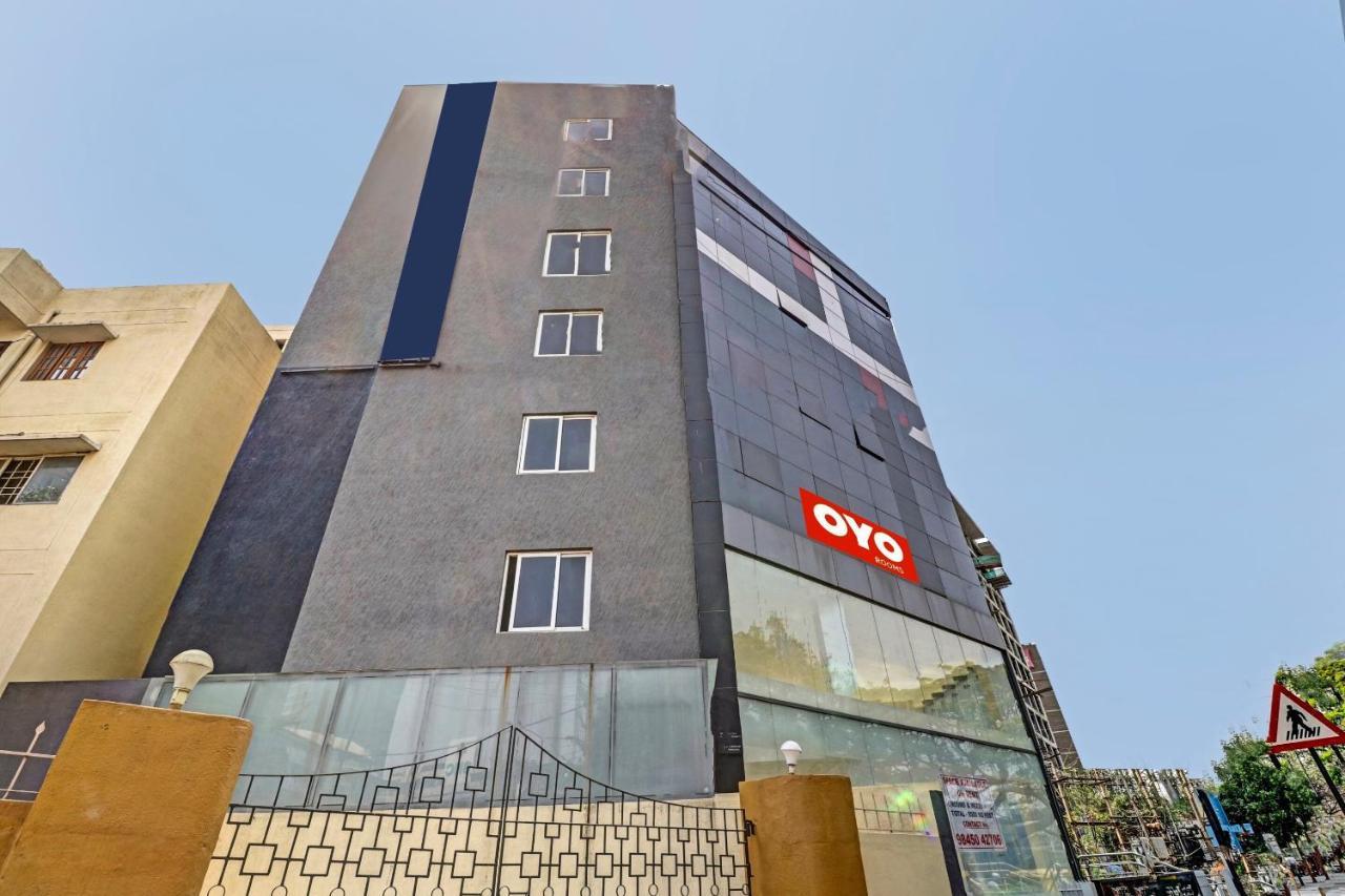 Oyo Townhouse 251 Richmond Circle Hotel Bangalore Exterior photo